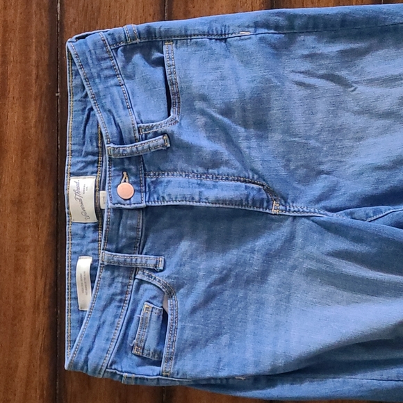 Universal Thread Jeans Size 4 - Picture 2 of 4